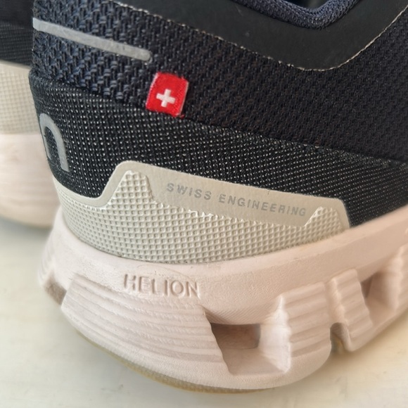 On Cloud Helion Black Women’s Running Shoe Size 7 - Picture 7 of 11